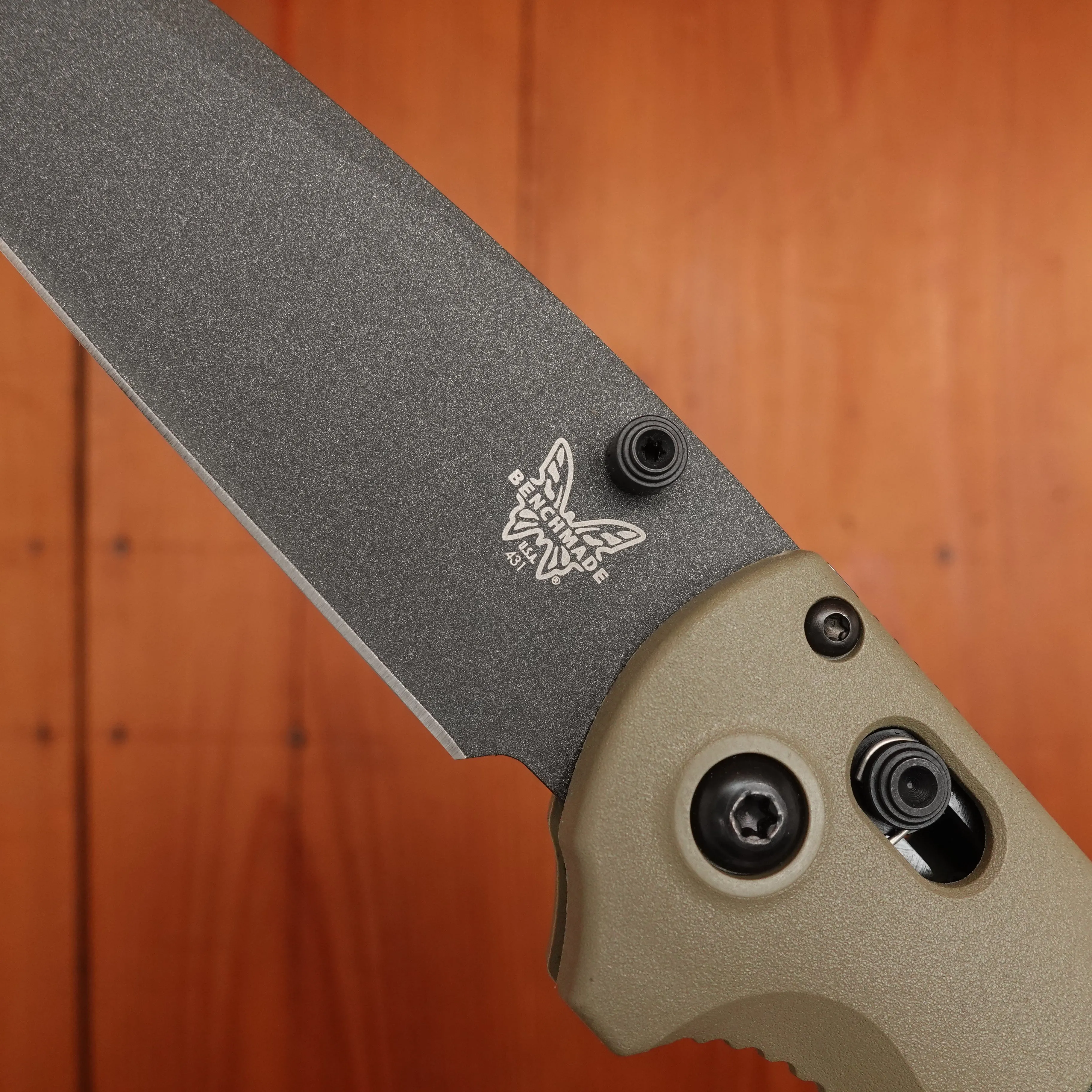 Benchmade 431BK-1 Redoubt Reverse Tanto CPM-D2 AXIS Lock Ranger Green/Forest Grivory Handle