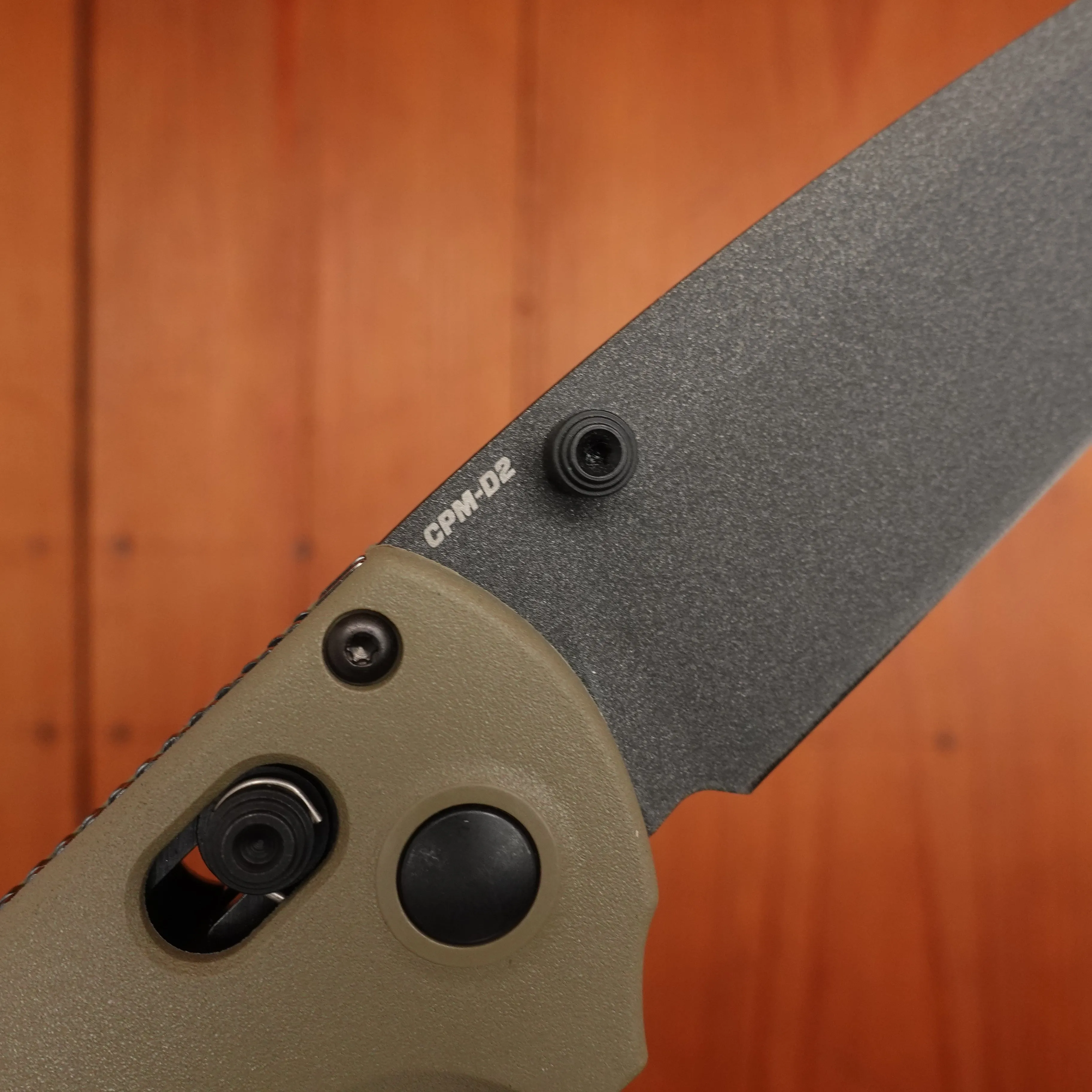 Benchmade 431BK-1 Redoubt Reverse Tanto CPM-D2 AXIS Lock Ranger Green/Forest Grivory Handle